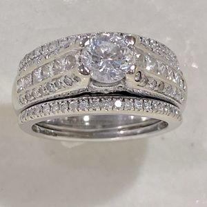 1.68 CTTW Round & Princesscut Diamond Wedding Ring